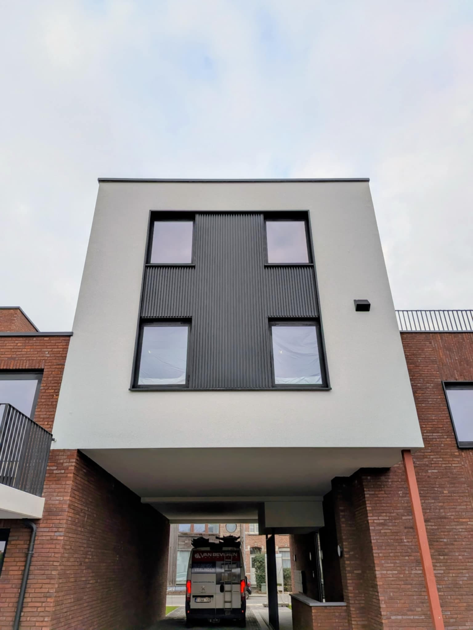 Rijwoningen Bevelsesteenweg Nijlen met Linarte gevelbekleding en Optima ramen