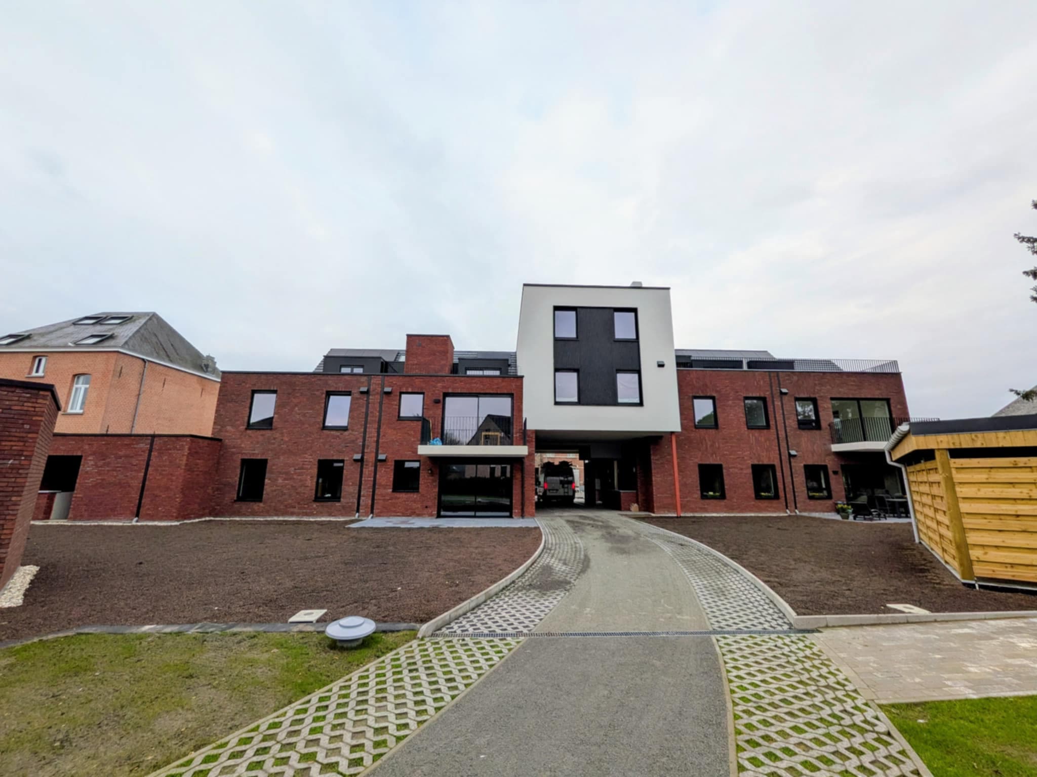 Achterzijde nieuwbouw met SS55 schuiframen Bevelsesteenweg Nijlen