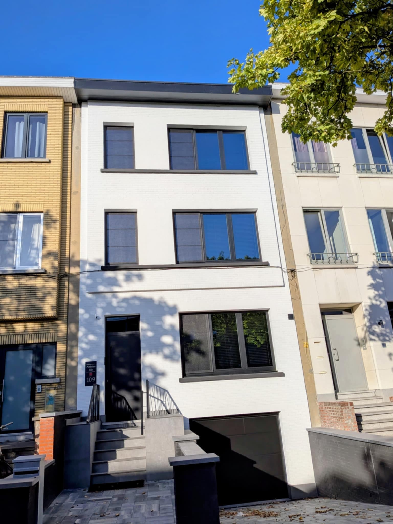 Vernieuwde voorgevel met Optima ramen in Mortsel